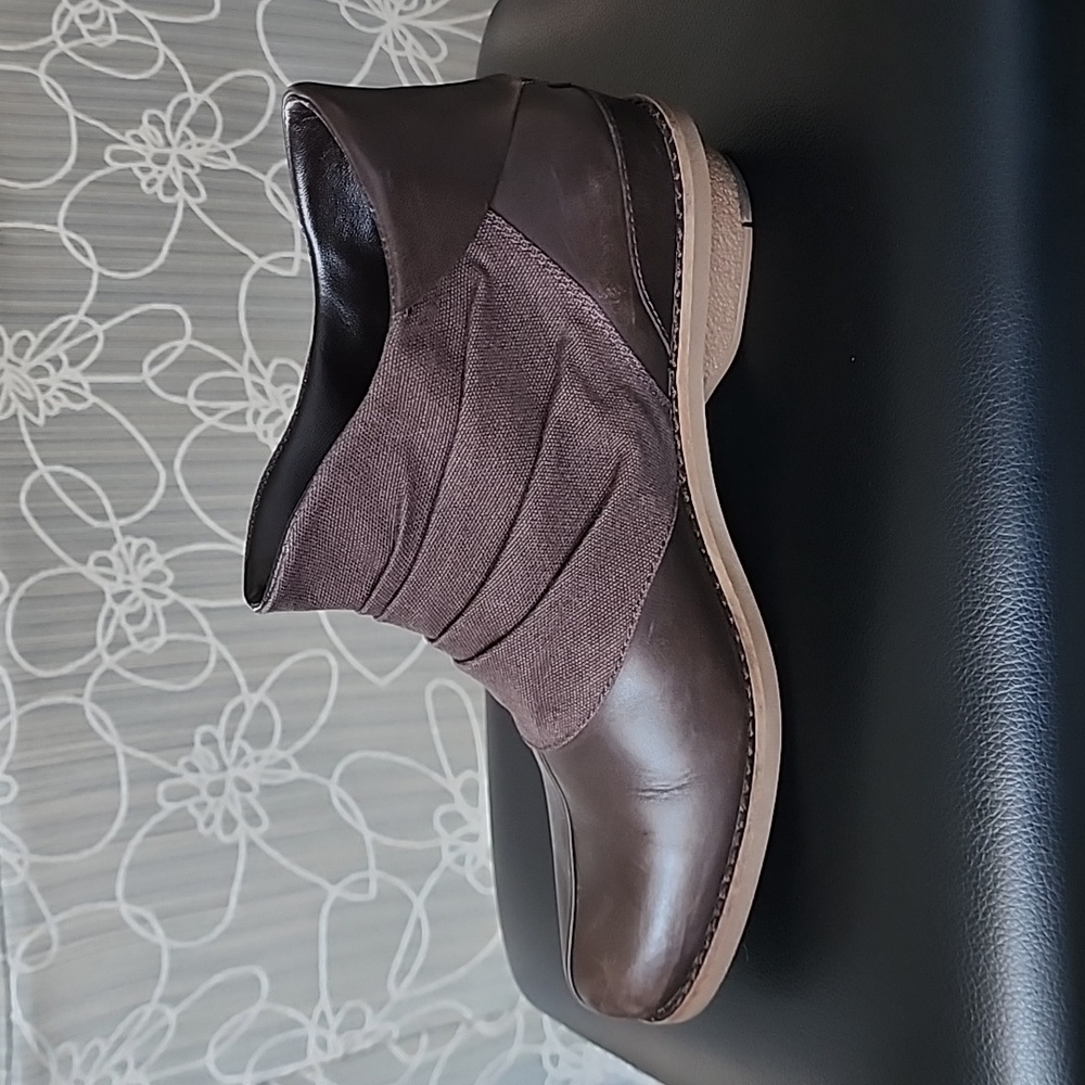 Merrell Brown Booties - Picture 9 of 12